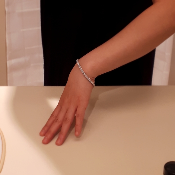 NWOT Stunning Brilliant Stainless Bracelet - Picture 5 of 8